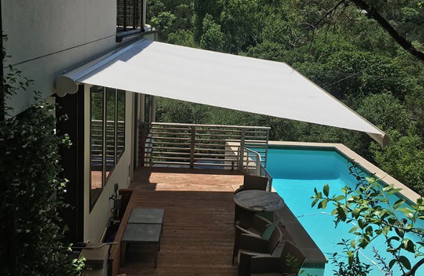 automatic retractable awning