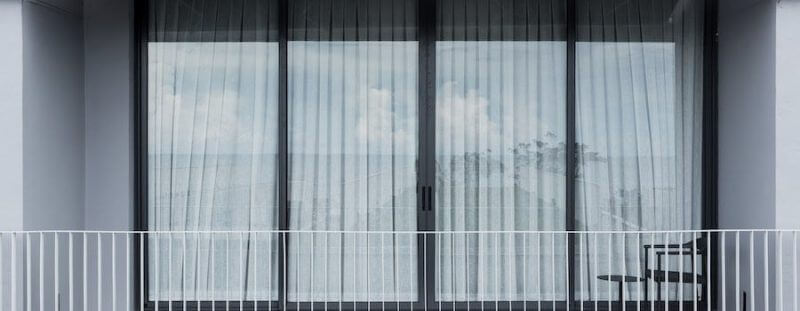 sliding glass doors with vertical blinds