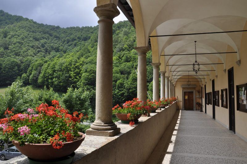 balcony with columns