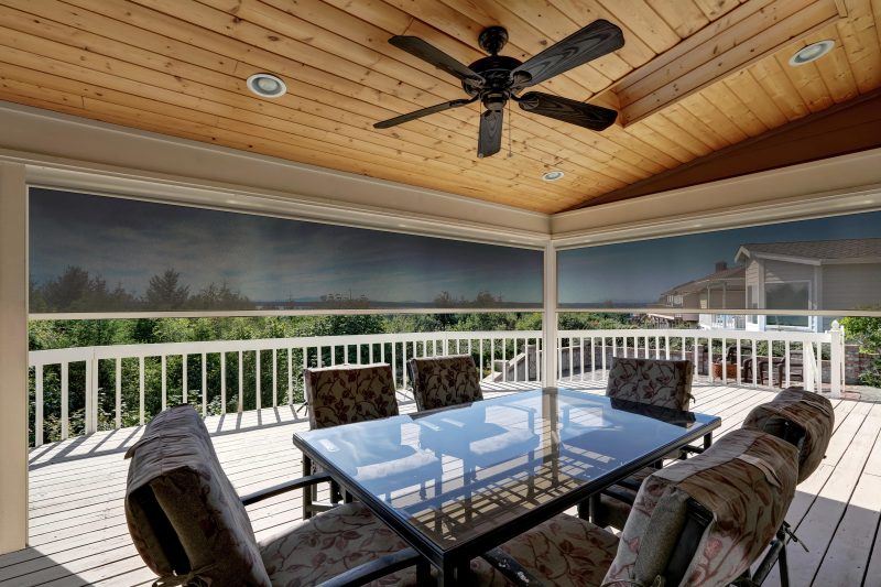 Home with outdoor patio screens in Texas